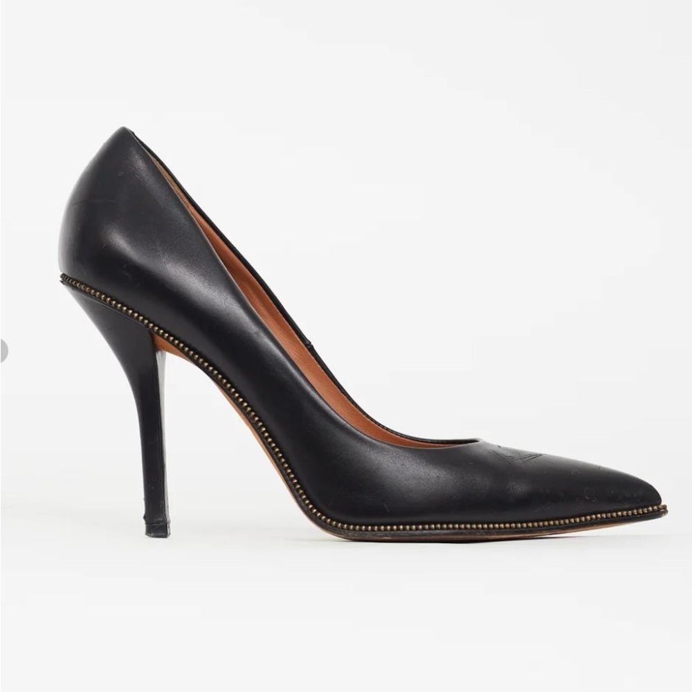 Givenchy Black leather pumps 🖤